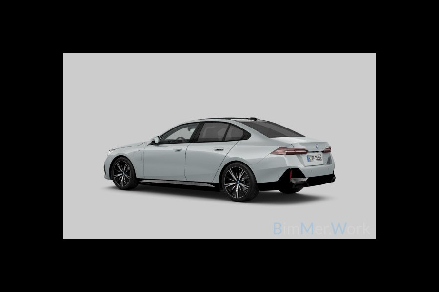 BMW 5 Serie 530e M-Sport Pano ACC 360 H/K Stoel-vent Brooklyngrau BMW 5 Serie 530e M-Sport Pano ACC 360 H/K Stoel-vent Brooklyngrau