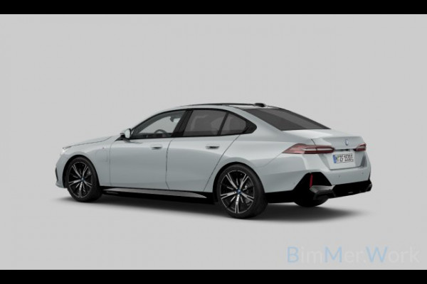 BMW 5 Serie 530e M-Sport Pano ACC 360 H/K Stoel-vent Brooklyngrau BMW 5 Serie 530e M-Sport Pano ACC 360 H/K Stoel-vent Brooklyngrau