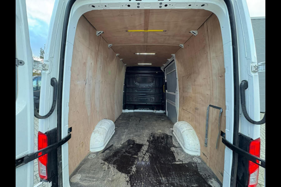 Volkswagen Crafter 35 2.0 TDI L3H2 177PK AUTOMAAT GEEN BPM Volkswagen Crafter 35 2.0 TDI L3H2 177PK AUTOMAAT GEEN BPM