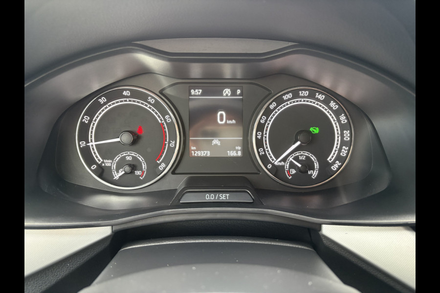 Škoda Kamiq 1.0 TSI 115pk DSG Sport Business CLIMA/CRUISE/DAB/CARPLAY/PDC/TREKHAAK Škoda Kamiq 1.0 TSI 115pk DSG Sport Business CLIMA/CRUISE/DAB/CARPLAY/PDC/TREKHAAK