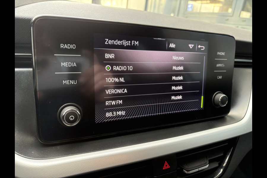 Škoda Kamiq 1.0 TSI 115pk DSG Sport Business CLIMA/CRUISE/DAB/CARPLAY/PDC/TREKHAAK Škoda Kamiq 1.0 TSI 115pk DSG Sport Business CLIMA/CRUISE/DAB/CARPLAY/PDC/TREKHAAK