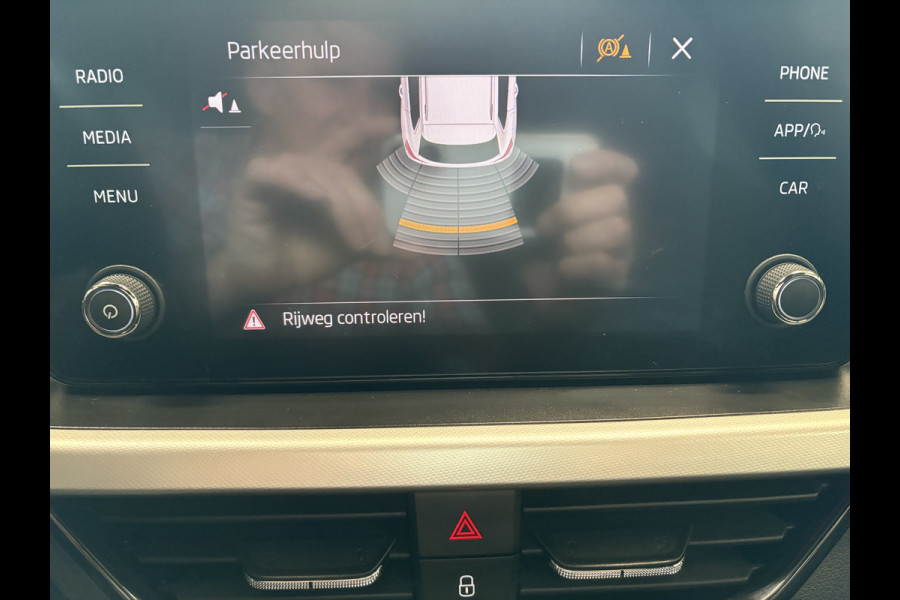 Škoda Kamiq 1.0 TSI 115pk DSG Sport Business CLIMA/CRUISE/DAB/CARPLAY/PDC/TREKHAAK Škoda Kamiq 1.0 TSI 115pk DSG Sport Business CLIMA/CRUISE/DAB/CARPLAY/PDC/TREKHAAK