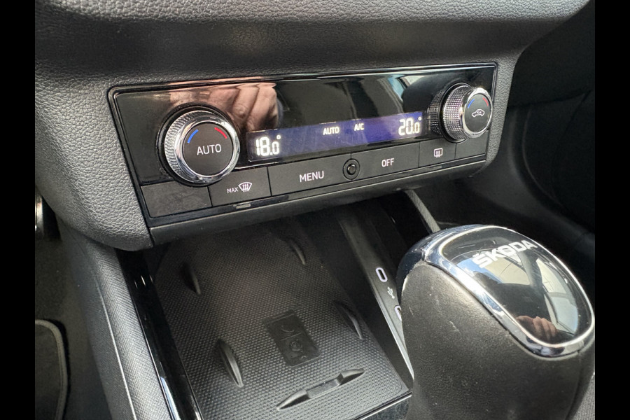 Škoda Kamiq 1.0 TSI 115pk DSG Sport Business CLIMA/CRUISE/DAB/CARPLAY/PDC/TREKHAAK Škoda Kamiq 1.0 TSI 115pk DSG Sport Business CLIMA/CRUISE/DAB/CARPLAY/PDC/TREKHAAK