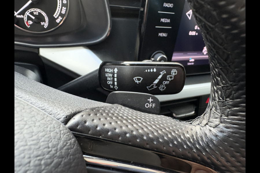 Škoda Kamiq 1.0 TSI 115pk DSG Sport Business CLIMA/CRUISE/DAB/CARPLAY/PDC/TREKHAAK Škoda Kamiq 1.0 TSI 115pk DSG Sport Business CLIMA/CRUISE/DAB/CARPLAY/PDC/TREKHAAK