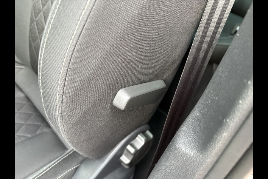 Škoda Kamiq 1.0 TSI 115pk DSG Sport Business CLIMA/CRUISE/DAB/CARPLAY/PDC/TREKHAAK Škoda Kamiq 1.0 TSI 115pk DSG Sport Business CLIMA/CRUISE/DAB/CARPLAY/PDC/TREKHAAK