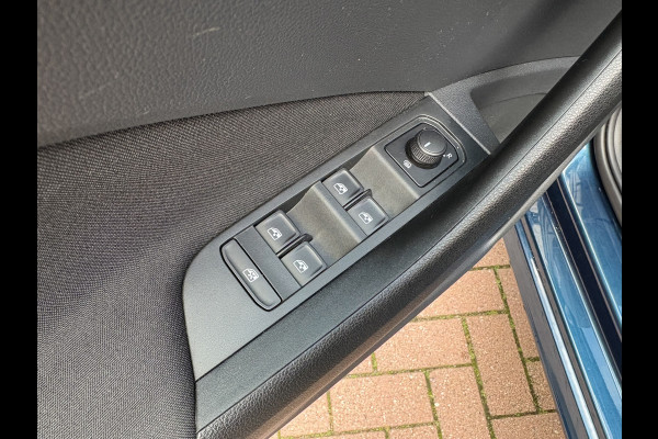 Škoda Kamiq 1.0 TSI 115pk DSG Sport Business CLIMA/CRUISE/DAB/CARPLAY/PDC/TREKHAAK Škoda Kamiq 1.0 TSI 115pk DSG Sport Business CLIMA/CRUISE/DAB/CARPLAY/PDC/TREKHAAK