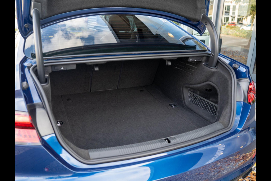 Audi A5 Coupé 2.0 TFSI S-line Launch Edition / Pano / Massage stoelen / Carplay / Sfeerverlichting