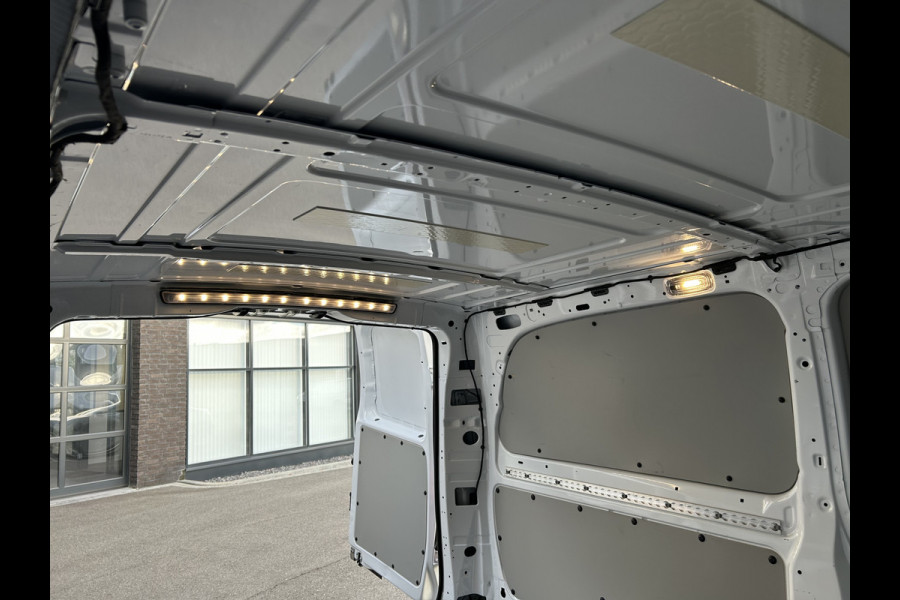 Mercedes-Benz Vito 116 CDI L2 Pro 2500KG Trekhaak / MBUX / Camera / Navigatie / Cruise control / Airco / Achterdeuren Mercedes-Benz Vito 116 CDI L2 Pro 2500KG Trekhaak / MBUX / Camera / Navigatie / Cruise control / Airco / Achterdeuren