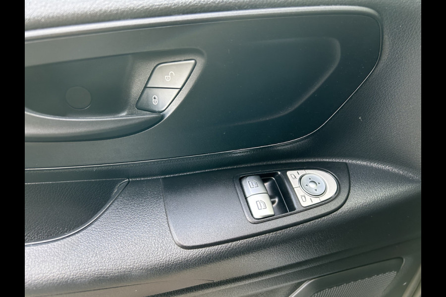 Mercedes-Benz Vito 116 CDI L2 Pro 2500KG Trekhaak / MBUX / Camera / Navigatie / Cruise control / Airco / Achterdeuren Mercedes-Benz Vito 116 CDI L2 Pro 2500KG Trekhaak / MBUX / Camera / Navigatie / Cruise control / Airco / Achterdeuren