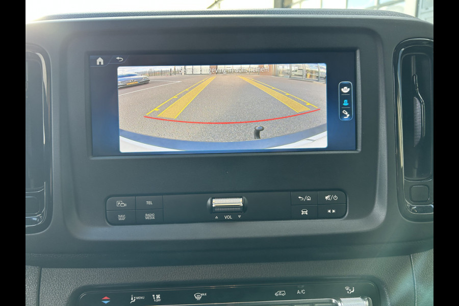 Mercedes-Benz Vito 116 CDI L2 Pro 2500KG Trekhaak / MBUX / Camera / Navigatie / Cruise control / Airco / Achterdeuren Mercedes-Benz Vito 116 CDI L2 Pro 2500KG Trekhaak / MBUX / Camera / Navigatie / Cruise control / Airco / Achterdeuren