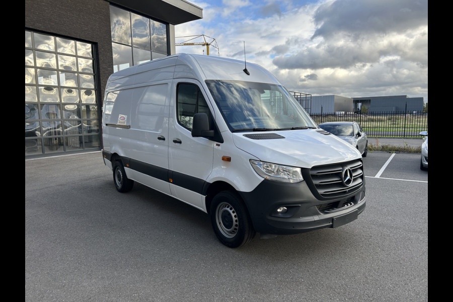 Mercedes-Benz Sprinter 317 CDI L2 H2 Automaat / 360 Camera / MBUX / Navigatie / Cruise control / Airco / 270 Graden achterdeuren Mercedes-Benz Sprinter 317 CDI L2 H2 Automaat / 360 Camera / MBUX / Navigatie / Cruise control / Airco / 270 Graden achterdeuren