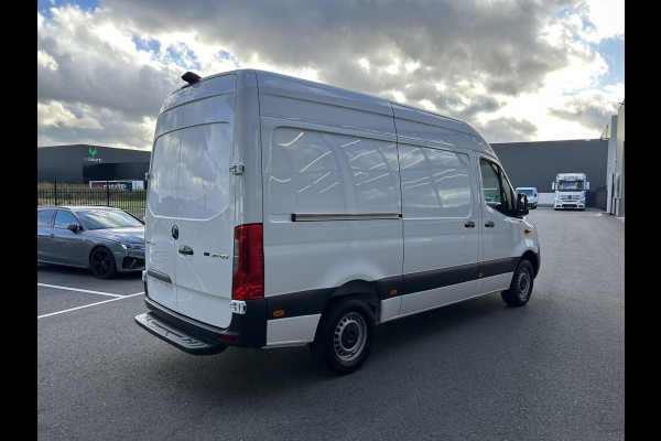 Mercedes-Benz Sprinter 317 CDI L2 H2 Automaat / 360 Camera / MBUX / Navigatie / Cruise control / Airco / 270 Graden achterdeuren Mercedes-Benz Sprinter 317 CDI L2 H2 Automaat / 360 Camera / MBUX / Navigatie / Cruise control / Airco / 270 Graden achterdeuren