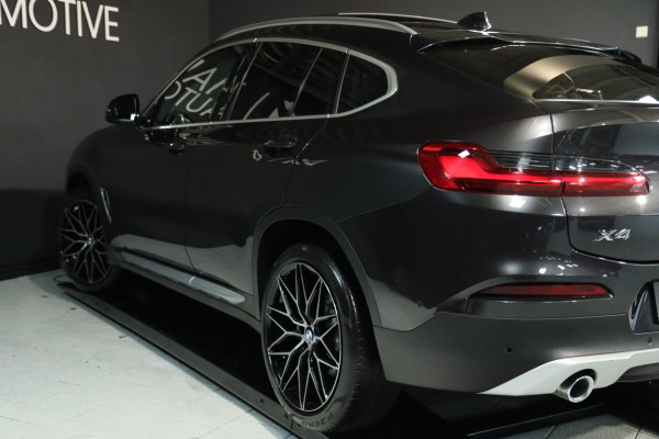 BMW X4 XDrive30i / PANODAK / KEYLESS / HUD / CAMERA / DODEHOEK / STUUR+STOELVERW BMW X4 XDrive30i / PANODAK / KEYLESS / HUD / CAMERA / DODEHOEK / STUUR+STOELVERW