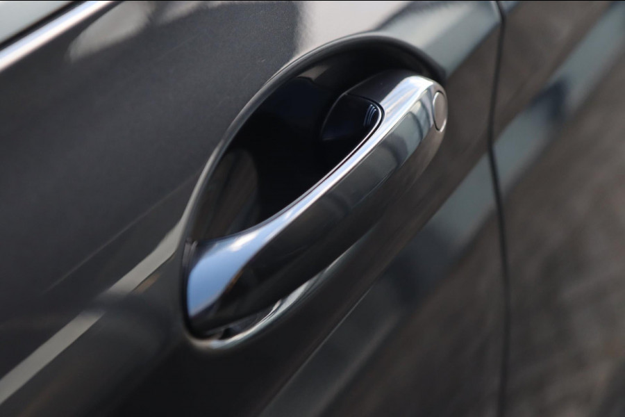 BMW X4 XDrive30i / PANODAK / KEYLESS / HUD / CAMERA / DODEHOEK / STUUR+STOELVERW BMW X4 XDrive30i / PANODAK / KEYLESS / HUD / CAMERA / DODEHOEK / STUUR+STOELVERW