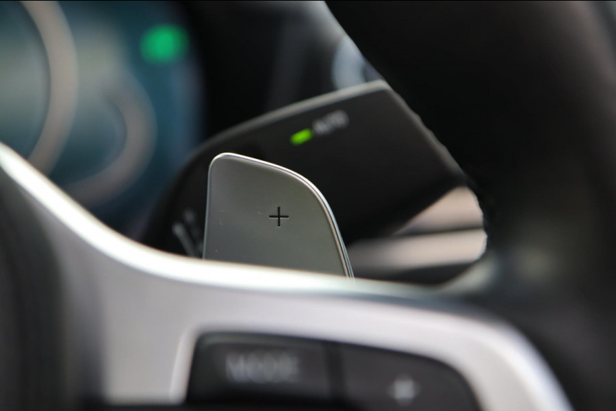 BMW X4 XDrive30i / PANODAK / KEYLESS / HUD / CAMERA / DODEHOEK / STUUR+STOELVERW BMW X4 XDrive30i / PANODAK / KEYLESS / HUD / CAMERA / DODEHOEK / STUUR+STOELVERW