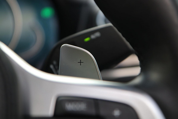 BMW X4 XDrive30i / PANODAK / KEYLESS / HUD / CAMERA / DODEHOEK / STUUR+STOELVERW BMW X4 XDrive30i / PANODAK / KEYLESS / HUD / CAMERA / DODEHOEK / STUUR+STOELVERW