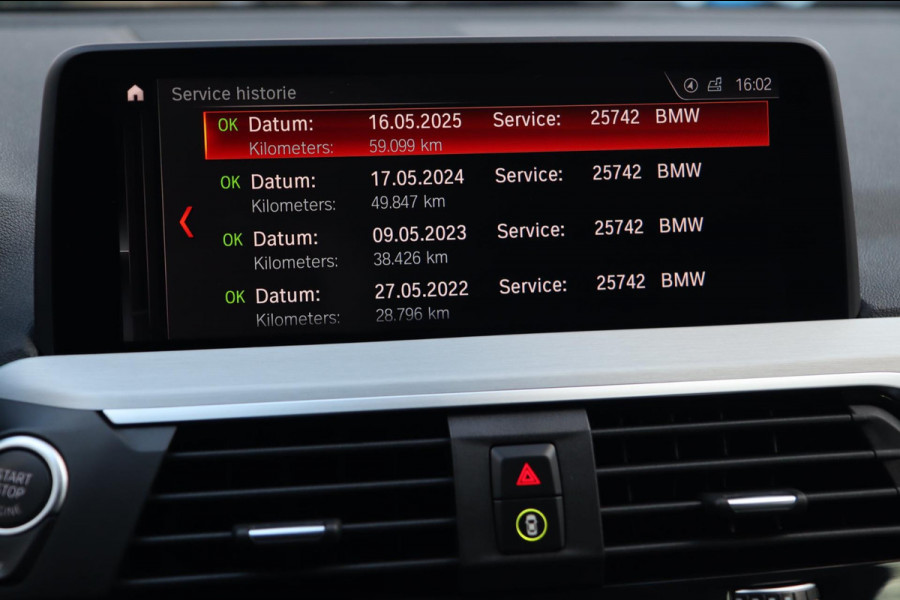 BMW X4 XDrive30i / PANODAK / KEYLESS / HUD / CAMERA / DODEHOEK / STUUR+STOELVERW BMW X4 XDrive30i / PANODAK / KEYLESS / HUD / CAMERA / DODEHOEK / STUUR+STOELVERW