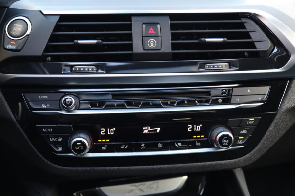 BMW X4 XDrive30i / PANODAK / KEYLESS / HUD / CAMERA / DODEHOEK / STUUR+STOELVERW BMW X4 XDrive30i / PANODAK / KEYLESS / HUD / CAMERA / DODEHOEK / STUUR+STOELVERW
