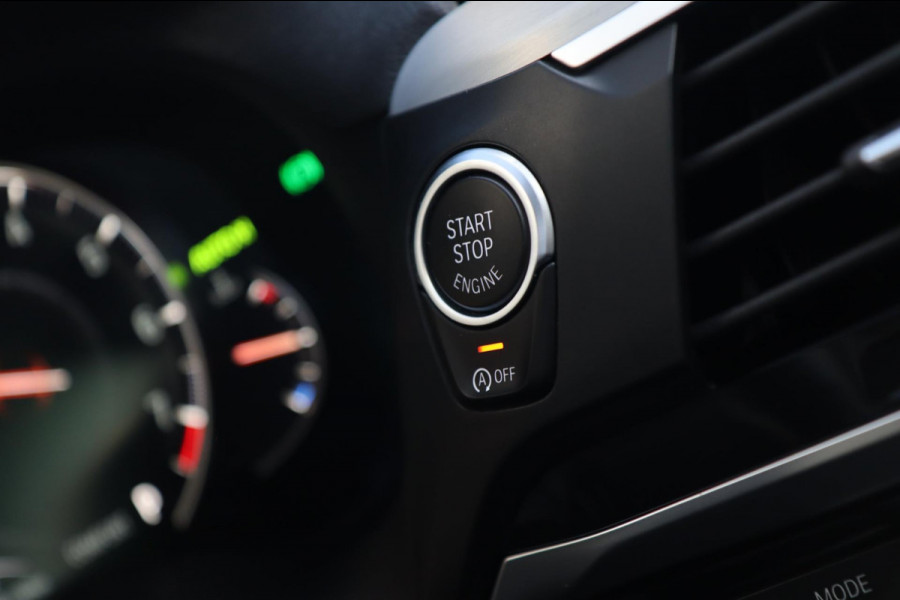 BMW X4 XDrive30i / PANODAK / KEYLESS / HUD / CAMERA / DODEHOEK / STUUR+STOELVERW BMW X4 XDrive30i / PANODAK / KEYLESS / HUD / CAMERA / DODEHOEK / STUUR+STOELVERW