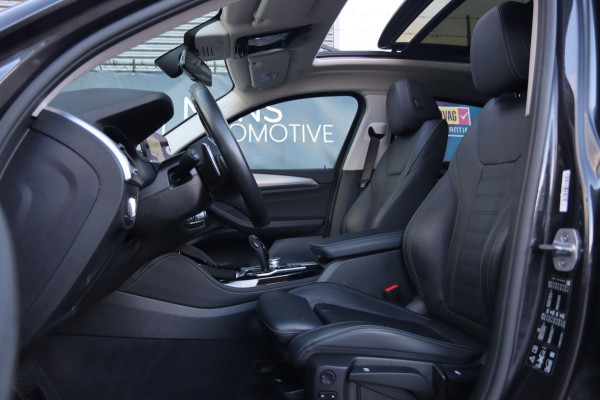 BMW X4 XDrive30i / PANODAK / KEYLESS / HUD / CAMERA / DODEHOEK / STUUR+STOELVERW BMW X4 XDrive30i / PANODAK / KEYLESS / HUD / CAMERA / DODEHOEK / STUUR+STOELVERW