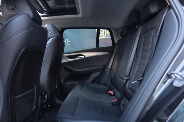 BMW X4 XDrive30i / PANODAK / KEYLESS / HUD / CAMERA / DODEHOEK / STUUR+STOELVERW BMW X4 XDrive30i / PANODAK / KEYLESS / HUD / CAMERA / DODEHOEK / STUUR+STOELVERW
