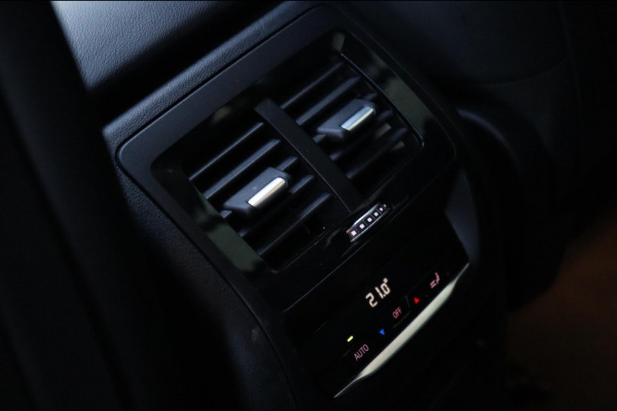 BMW X4 XDrive30i / PANODAK / KEYLESS / HUD / CAMERA / DODEHOEK / STUUR+STOELVERW BMW X4 XDrive30i / PANODAK / KEYLESS / HUD / CAMERA / DODEHOEK / STUUR+STOELVERW