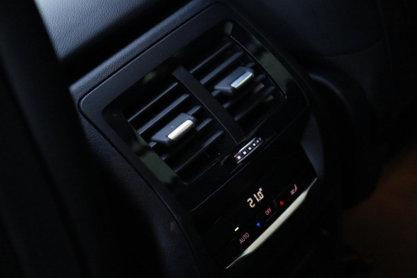 BMW X4 XDrive30i / PANODAK / KEYLESS / HUD / CAMERA / DODEHOEK / STUUR+STOELVERW BMW X4 XDrive30i / PANODAK / KEYLESS / HUD / CAMERA / DODEHOEK / STUUR+STOELVERW