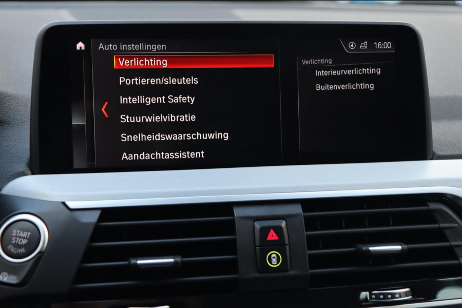BMW X4 XDrive30i / PANODAK / KEYLESS / HUD / CAMERA / DODEHOEK / STUUR+STOELVERW BMW X4 XDrive30i / PANODAK / KEYLESS / HUD / CAMERA / DODEHOEK / STUUR+STOELVERW