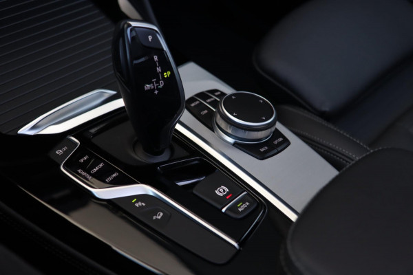 BMW X4 XDrive30i / PANODAK / KEYLESS / HUD / CAMERA / DODEHOEK / STUUR+STOELVERW BMW X4 XDrive30i / PANODAK / KEYLESS / HUD / CAMERA / DODEHOEK / STUUR+STOELVERW