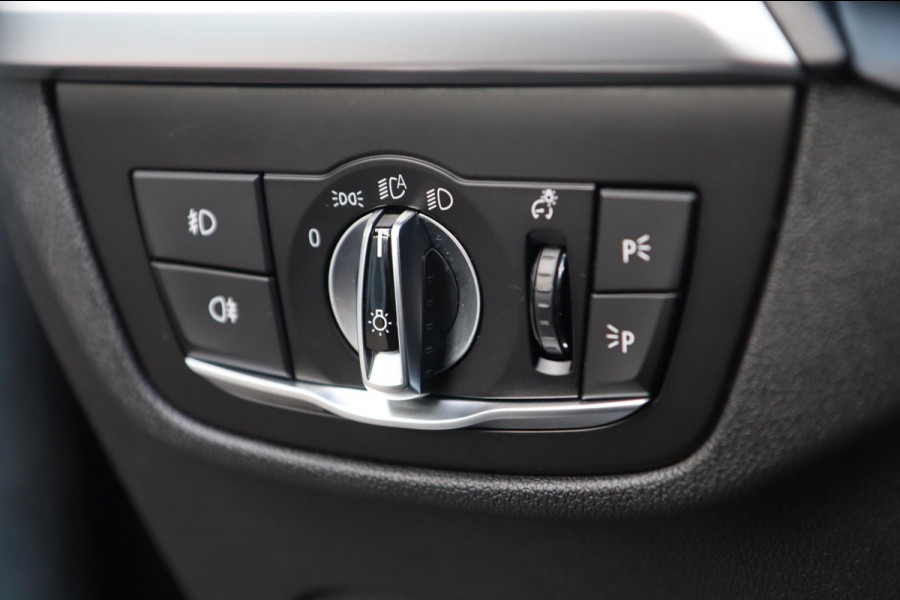 BMW X4 XDrive30i / PANODAK / KEYLESS / HUD / CAMERA / DODEHOEK / STUUR+STOELVERW BMW X4 XDrive30i / PANODAK / KEYLESS / HUD / CAMERA / DODEHOEK / STUUR+STOELVERW