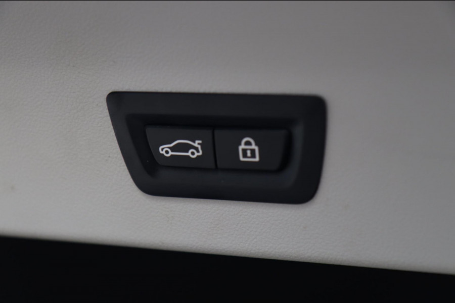 BMW X4 XDrive30i / PANODAK / KEYLESS / HUD / CAMERA / DODEHOEK / STUUR+STOELVERW BMW X4 XDrive30i / PANODAK / KEYLESS / HUD / CAMERA / DODEHOEK / STUUR+STOELVERW