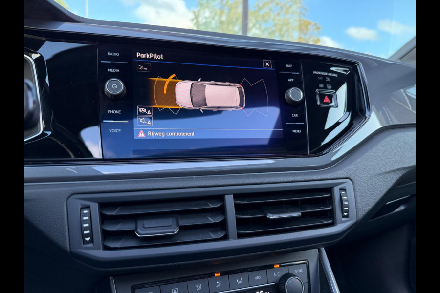 Volkswagen Polo 1.0 TSI 116PK Highline Business R - Automaat - Pano/schuifdak - Navi - Camera - Climate Volkswagen Polo 1.0 TSI 116PK Highline Business R - Automaat - Pano/schuifdak - Navi - Camera - Climate