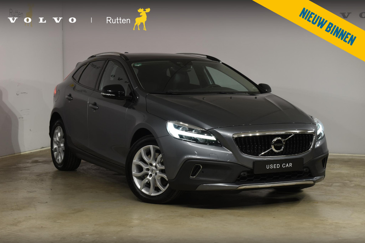Volvo V40 Cross Country T3 152PK Polar+ Luxury Automaat / Navigatie / Trekhaak / Leren bekleding / Stoelverwarming / Parkeersensoren v+a / Panoramadak / Achteruitrijcamera / Privacy Glass Volvo V40 Cross Country T3 152PK Polar+ Luxury Automaat / Navigatie / Trekhaak / Leren bekleding / Stoelverwarming / Parkeersensoren v+a / Panoramadak / Achteruitrijcamera / Privacy Glass