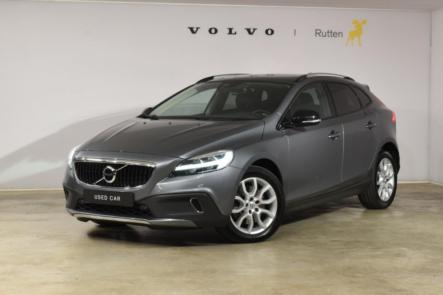 Volvo V40 Cross Country T3 152PK Polar+ Luxury Automaat / Navigatie / Trekhaak / Leren bekleding / Stoelverwarming / Parkeersensoren v+a / Panoramadak / Achteruitrijcamera / Privacy Glass Volvo V40 Cross Country T3 152PK Polar+ Luxury Automaat / Navigatie / Trekhaak / Leren bekleding / Stoelverwarming / Parkeersensoren v+a / Panoramadak / Achteruitrijcamera / Privacy Glass