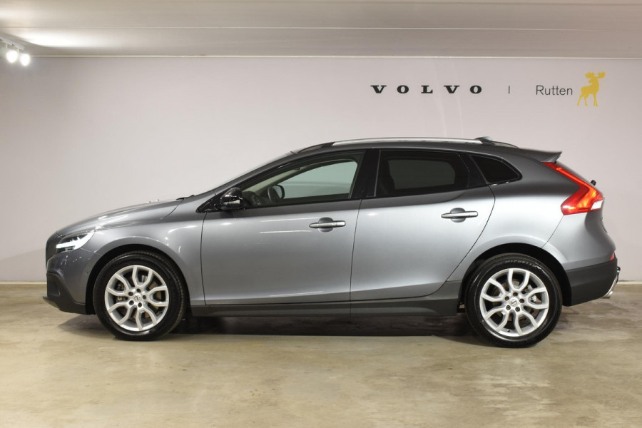 Volvo V40 Cross Country T3 152PK Polar+ Luxury Automaat / Navigatie / Trekhaak / Leren bekleding / Stoelverwarming / Parkeersensoren v+a / Panoramadak / Achteruitrijcamera / Privacy Glass Volvo V40 Cross Country T3 152PK Polar+ Luxury Automaat / Navigatie / Trekhaak / Leren bekleding / Stoelverwarming / Parkeersensoren v+a / Panoramadak / Achteruitrijcamera / Privacy Glass