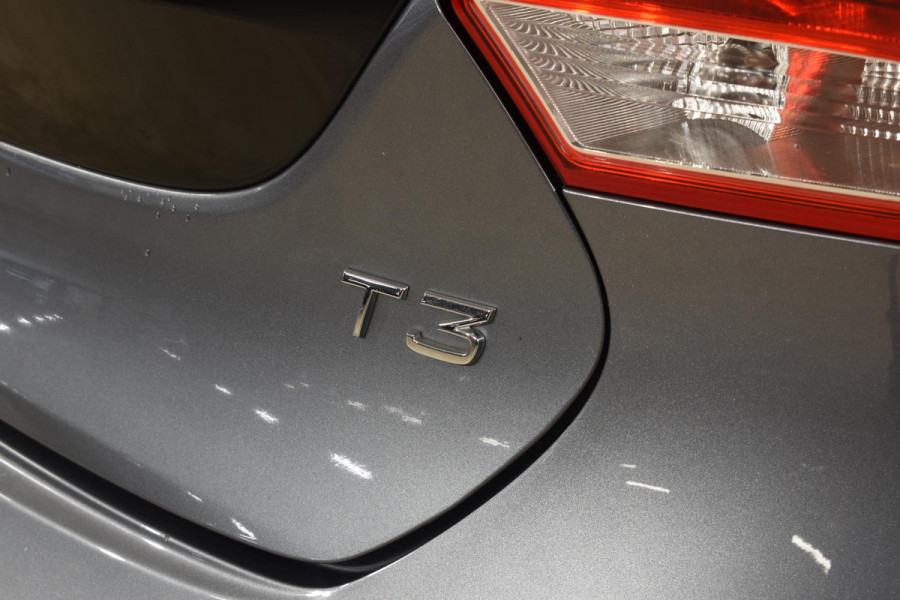 Volvo V40 Cross Country T3 152PK Polar+ Luxury Automaat / Navigatie / Trekhaak / Leren bekleding / Stoelverwarming / Parkeersensoren v+a / Panoramadak / Achteruitrijcamera / Privacy Glass Volvo V40 Cross Country T3 152PK Polar+ Luxury Automaat / Navigatie / Trekhaak / Leren bekleding / Stoelverwarming / Parkeersensoren v+a / Panoramadak / Achteruitrijcamera / Privacy Glass