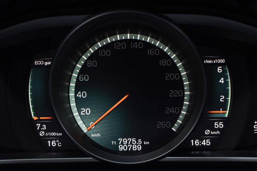 Volvo V40 Cross Country T3 152PK Polar+ Luxury Automaat / Navigatie / Trekhaak / Leren bekleding / Stoelverwarming / Parkeersensoren v+a / Panoramadak / Achteruitrijcamera / Privacy Glass Volvo V40 Cross Country T3 152PK Polar+ Luxury Automaat / Navigatie / Trekhaak / Leren bekleding / Stoelverwarming / Parkeersensoren v+a / Panoramadak / Achteruitrijcamera / Privacy Glass