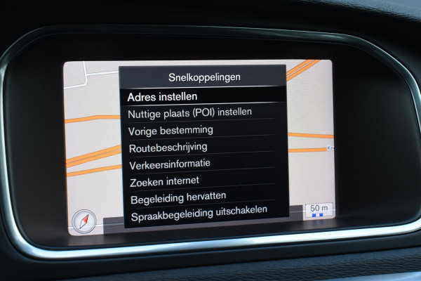 Volvo V40 Cross Country T3 152PK Polar+ Luxury Automaat / Navigatie / Trekhaak / Leren bekleding / Stoelverwarming / Parkeersensoren v+a / Panoramadak / Achteruitrijcamera / Privacy Glass Volvo V40 Cross Country T3 152PK Polar+ Luxury Automaat / Navigatie / Trekhaak / Leren bekleding / Stoelverwarming / Parkeersensoren v+a / Panoramadak / Achteruitrijcamera / Privacy Glass