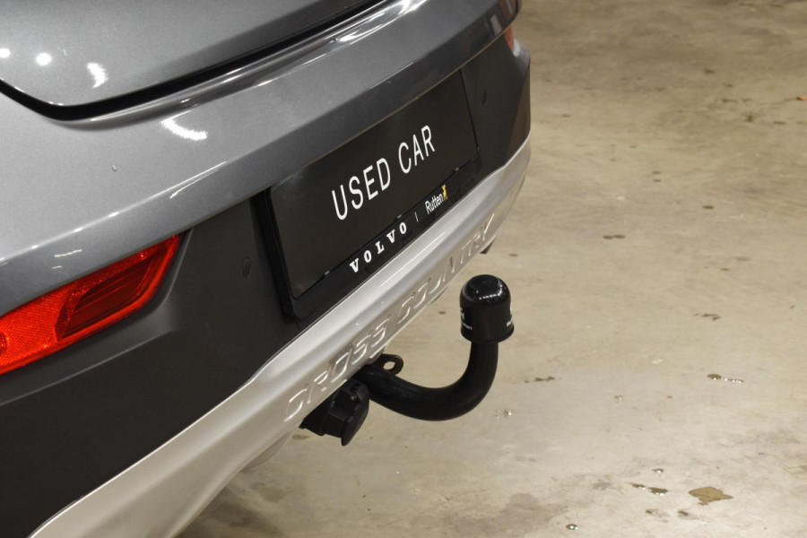 Volvo V40 Cross Country T3 152PK Polar+ Luxury Automaat / Navigatie / Trekhaak / Leren bekleding / Stoelverwarming / Parkeersensoren v+a / Panoramadak / Achteruitrijcamera / Privacy Glass Volvo V40 Cross Country T3 152PK Polar+ Luxury Automaat / Navigatie / Trekhaak / Leren bekleding / Stoelverwarming / Parkeersensoren v+a / Panoramadak / Achteruitrijcamera / Privacy Glass