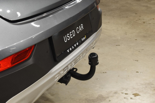 Volvo V40 Cross Country T3 152PK Polar+ Luxury Automaat / Navigatie / Trekhaak / Leren bekleding / Stoelverwarming / Parkeersensoren v+a / Panoramadak / Achteruitrijcamera / Privacy Glass Volvo V40 Cross Country T3 152PK Polar+ Luxury Automaat / Navigatie / Trekhaak / Leren bekleding / Stoelverwarming / Parkeersensoren v+a / Panoramadak / Achteruitrijcamera / Privacy Glass