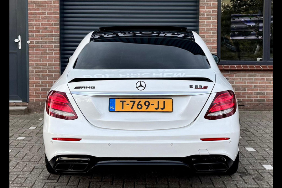 Mercedes-Benz E-Klasse E63S AMG 4MATIC 612PK Head-Up 3D Burmester Pano Luchtvering Voll Mercedes-Benz E-Klasse E63S AMG 4MATIC 612PK Head-Up 3D Burmester Pano Luchtvering Voll