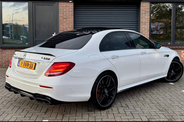 Mercedes-Benz E-Klasse E63S AMG 4MATIC 612PK Head-Up 3D Burmester Pano Luchtvering Voll Mercedes-Benz E-Klasse E63S AMG 4MATIC 612PK Head-Up 3D Burmester Pano Luchtvering Voll