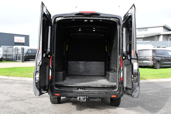Ford Transit 350 2.0 TDCI L3H2 RWD Black Edition Adaptieve Cruise, Camera, 3500kg Trekhaak, 2 x Schuifdeur, Carplay, Xenon, 165pk, Automaat, Uniek! Ford Transit 350 2.0 TDCI L3H2 RWD Black Edition Adaptieve Cruise, Camera, 3500kg Trekhaak, 2 x Schuifdeur, Carplay, Xenon, 165pk, Automaat, Uniek!
