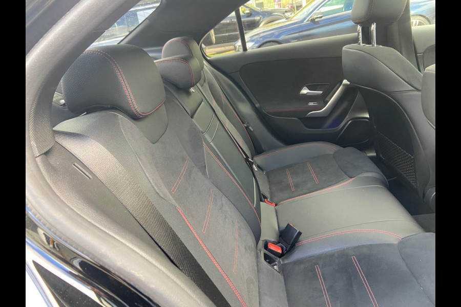 Mercedes-Benz A-Klasse 180 AMG-NIGHT PAKKET/PANO/SFEER/WIDESCREEN/CAMERA