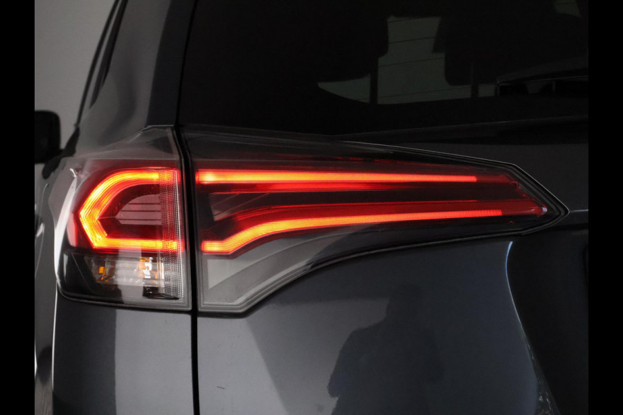 Toyota RAV4 2.5 HYBRID BLACK EDITION AUTOMAAT GARANTIE 6-2028 NAVI.PDC.CAMERA.18 INCH. SLECHTS 99.000 KM. Toyota RAV4 2.5 HYBRID BLACK EDITION AUTOMAAT GARANTIE 6-2028 NAVI.PDC.CAMERA.18 INCH. SLECHTS 99.000 KM.