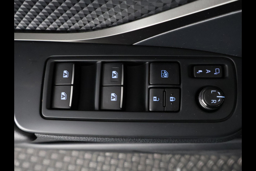 Toyota C-HR 116 PK DYNAMIC URBAN NAVI 1e EIG GARANTIE 6-2028 ! LMV.CLIMA. ADAPTIEF CRUISE CONTROL . KEYLESS ENTRY . ELEKTRISCHE INKLAPBARE SPIEGELS .