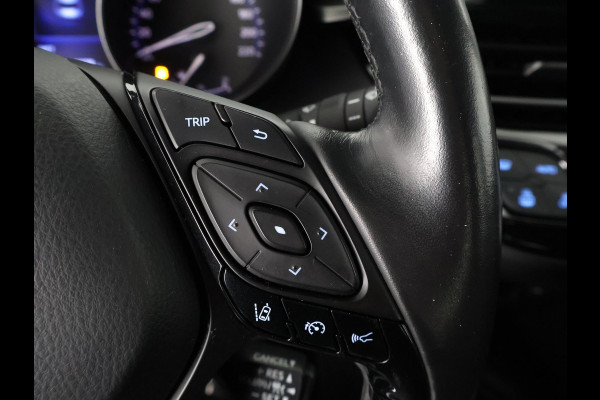 Toyota C-HR 116 PK DYNAMIC URBAN NAVI 1e EIG GARANTIE 6-2028 ! LMV.CLIMA. ADAPTIEF CRUISE CONTROL . KEYLESS ENTRY . ELEKTRISCHE INKLAPBARE SPIEGELS .