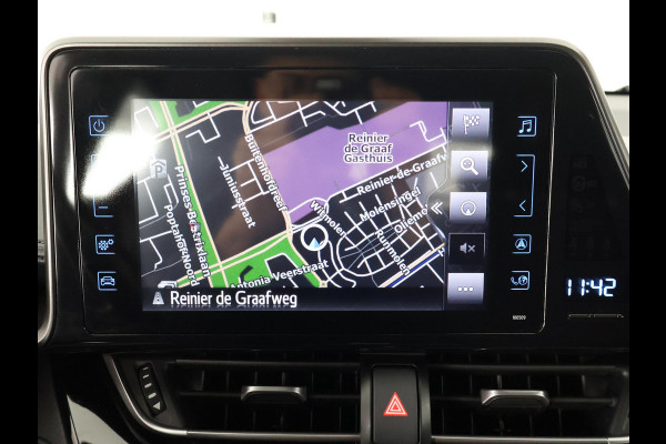 Toyota C-HR 116 PK DYNAMIC URBAN NAVI 1e EIG GARANTIE 6-2028 ! LMV.CLIMA. ADAPTIEF CRUISE CONTROL . KEYLESS ENTRY . ELEKTRISCHE INKLAPBARE SPIEGELS .