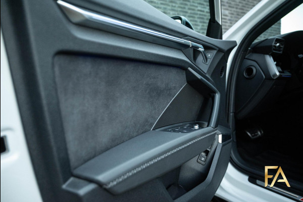 Audi A3 Sportback 45 TFSI e S Line Competition Panodak|RSseats|Sfeer|Headup|Massage|19Inch Audi A3 Sportback 45 TFSI e S Line Competition Panodak|RSseats|Sfeer|Headup|Massage|19Inch