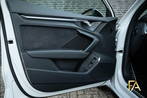 Audi A3 Sportback 45 TFSI e S Line Competition Panodak|RSseats|Sfeer|Headup|Massage|19Inch Audi A3 Sportback 45 TFSI e S Line Competition Panodak|RSseats|Sfeer|Headup|Massage|19Inch